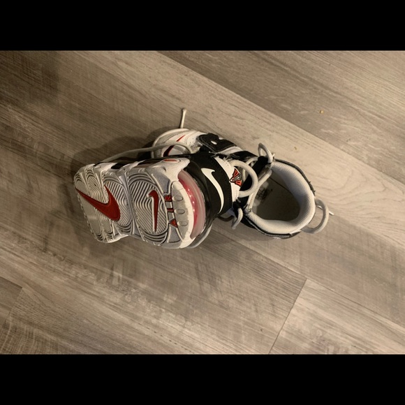 Kids gently used Nike in size 12.5 - Picture 5 of 6